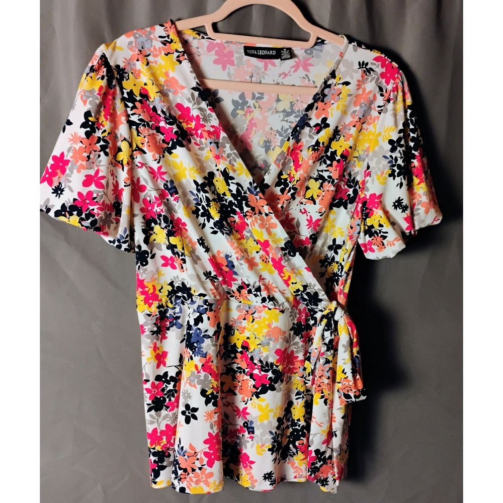Nina Leonard Floral Print Wrap Top Women's Medium Short Sleeve Blouse